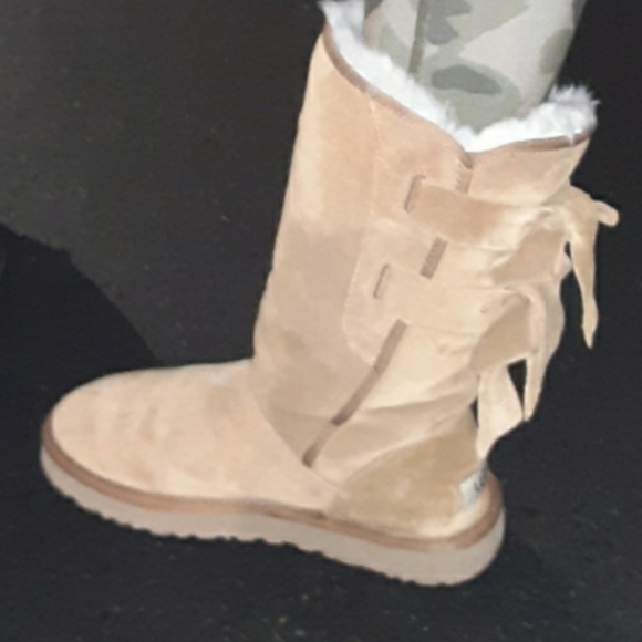 Looking to trade for these uggs!look thru my close - Picture 12 of 14